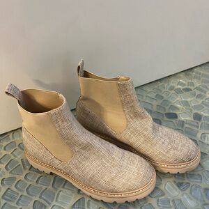 Dolce Vita Women's Tan Ankle Booties